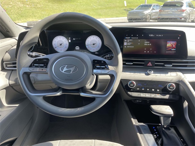 2024 Hyundai Elantra SEL photo 17
