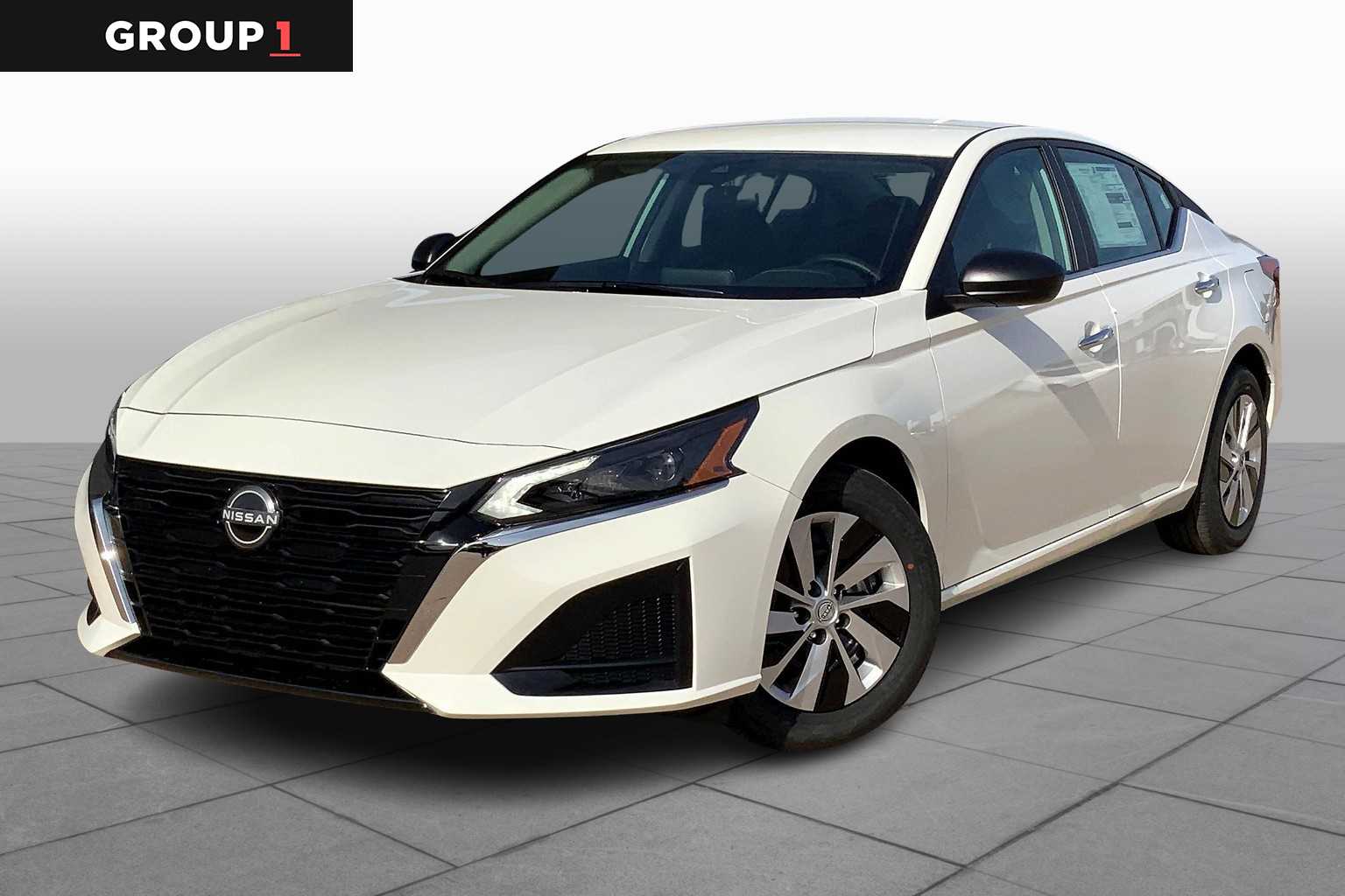 2025 Nissan Altima SR photo 4
