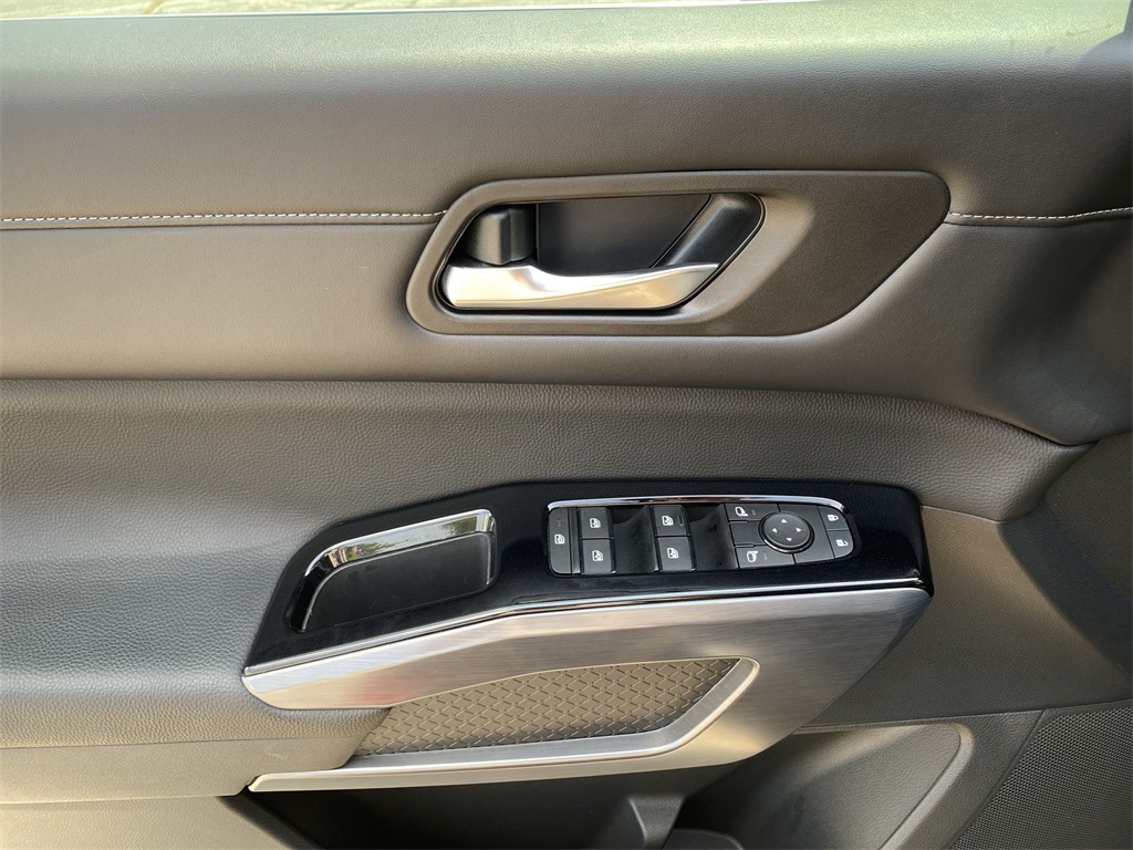 2023 Nissan Pathfinder SL photo 15