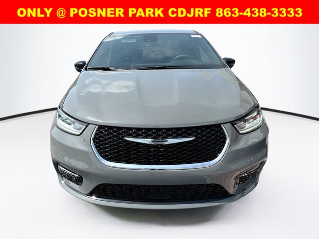 2025 Chrysler Pacifica photo 2