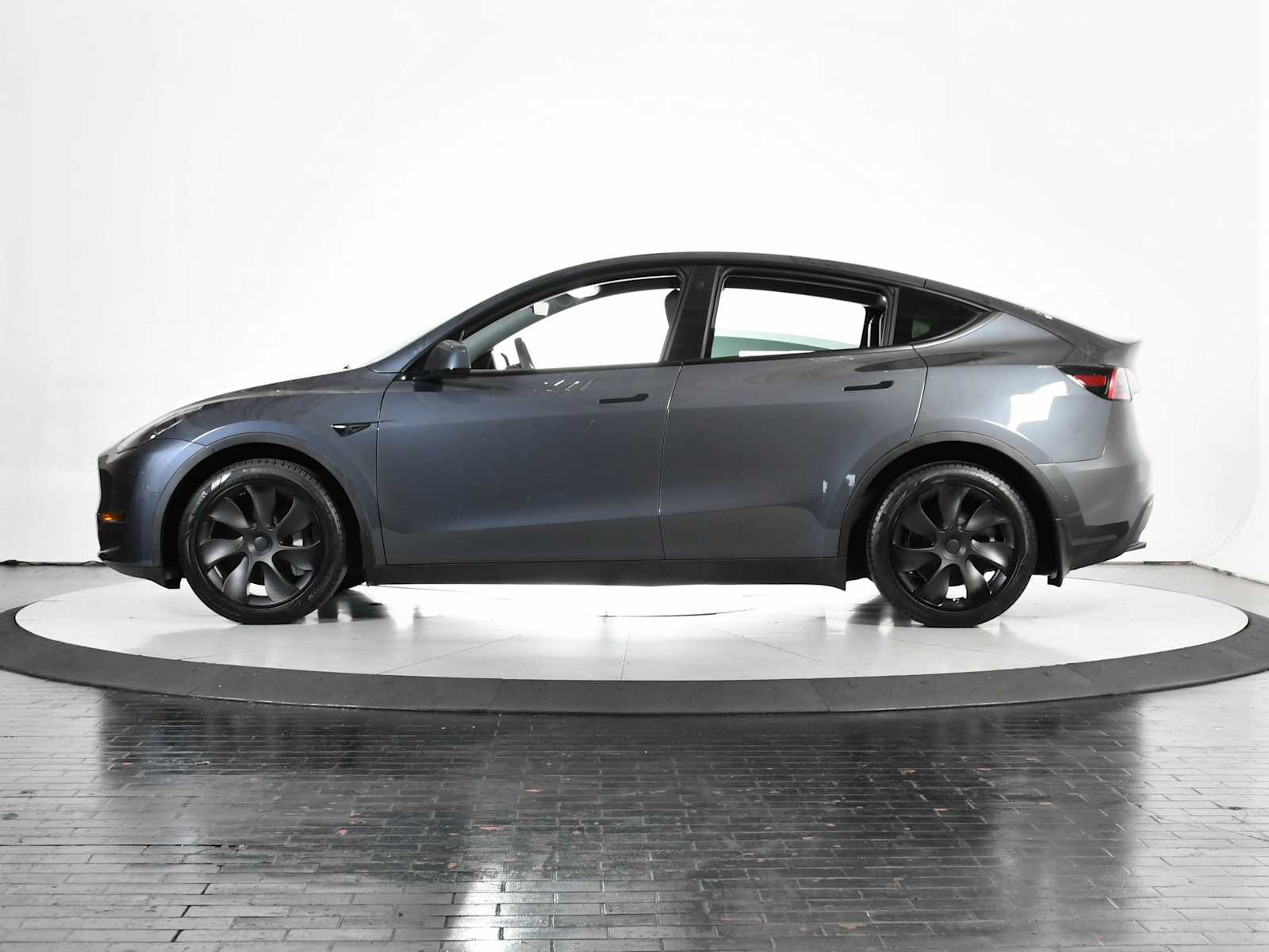 2022 Tesla Model Y Long Range photo 2