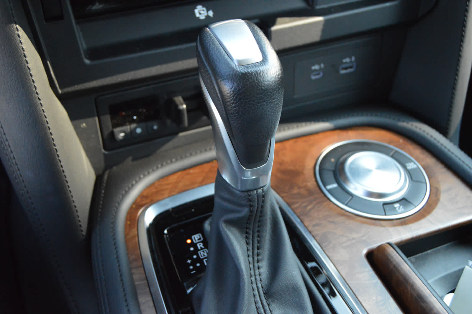 2024 Nissan Armada SL photo 13