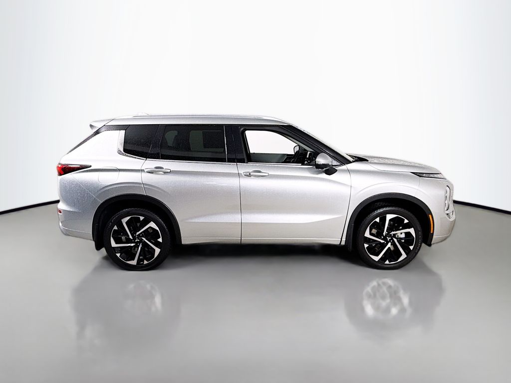 2024 Mitsubishi Outlander SEL photo 9