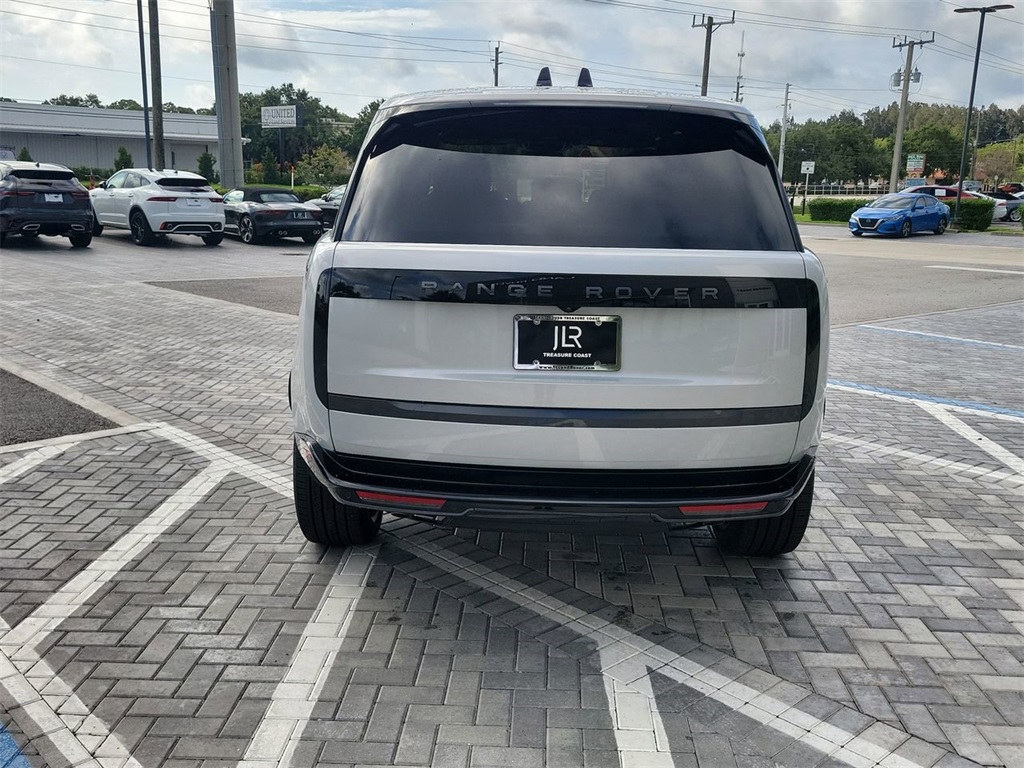 2025 Land Rover Range Rover SE photo 4