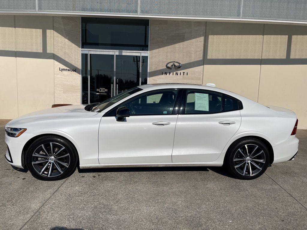 2021 Volvo S60 T5 Momentum photo 2