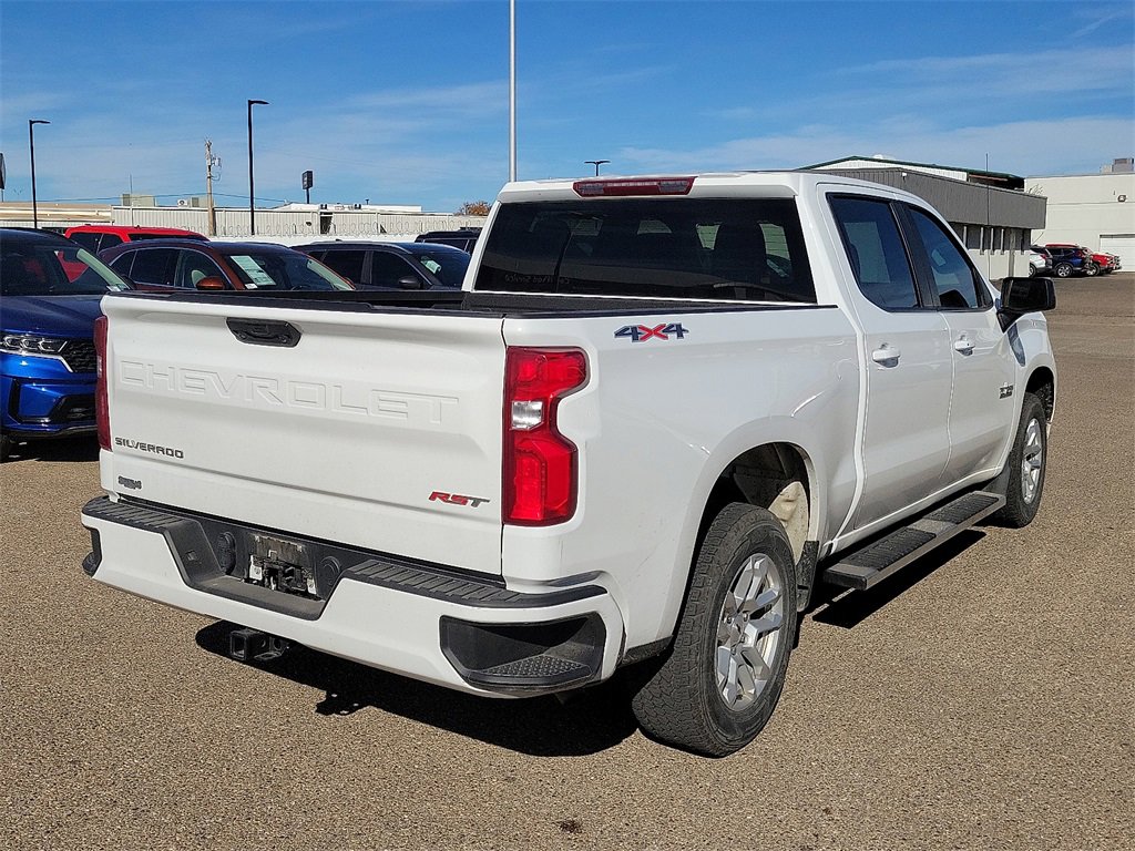 2022 Chevrolet Silverado RST photo 2