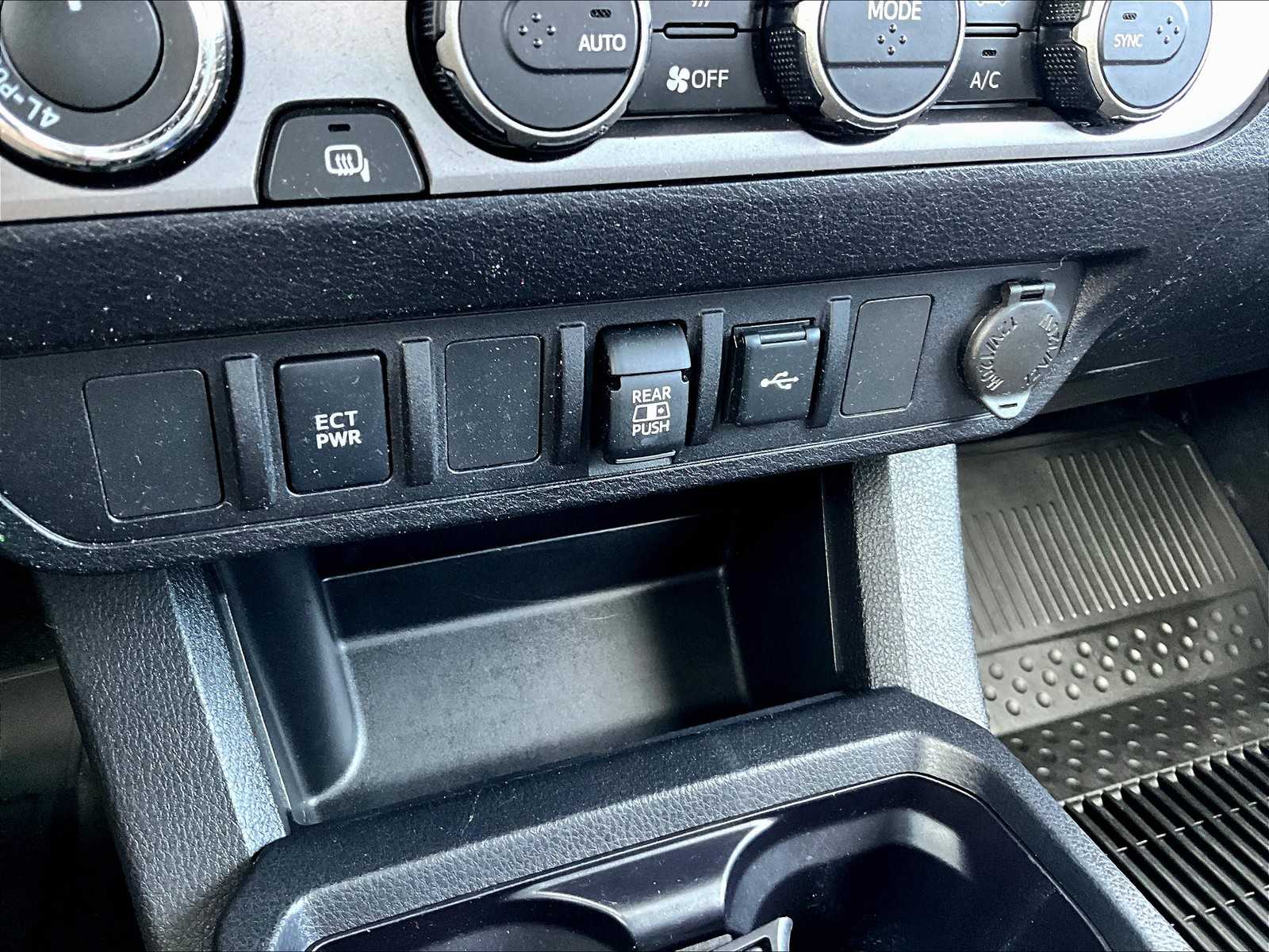 2022 Toyota Tacoma SR5 photo 27