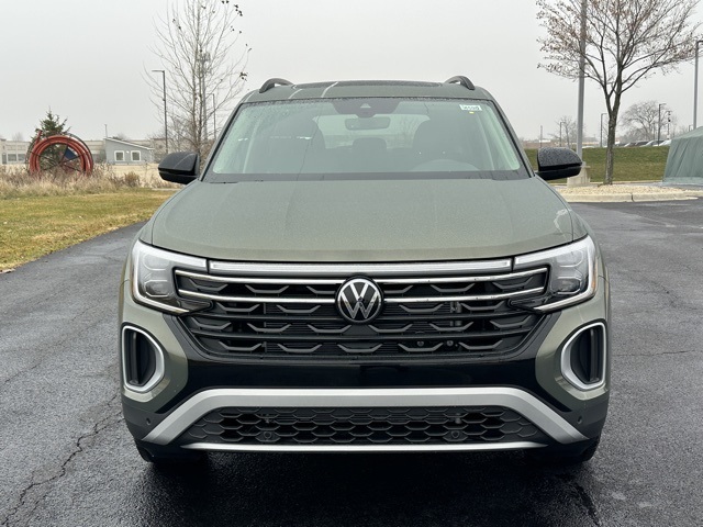 2026 Volkswagen Atlas Peak Edition SE photo 2