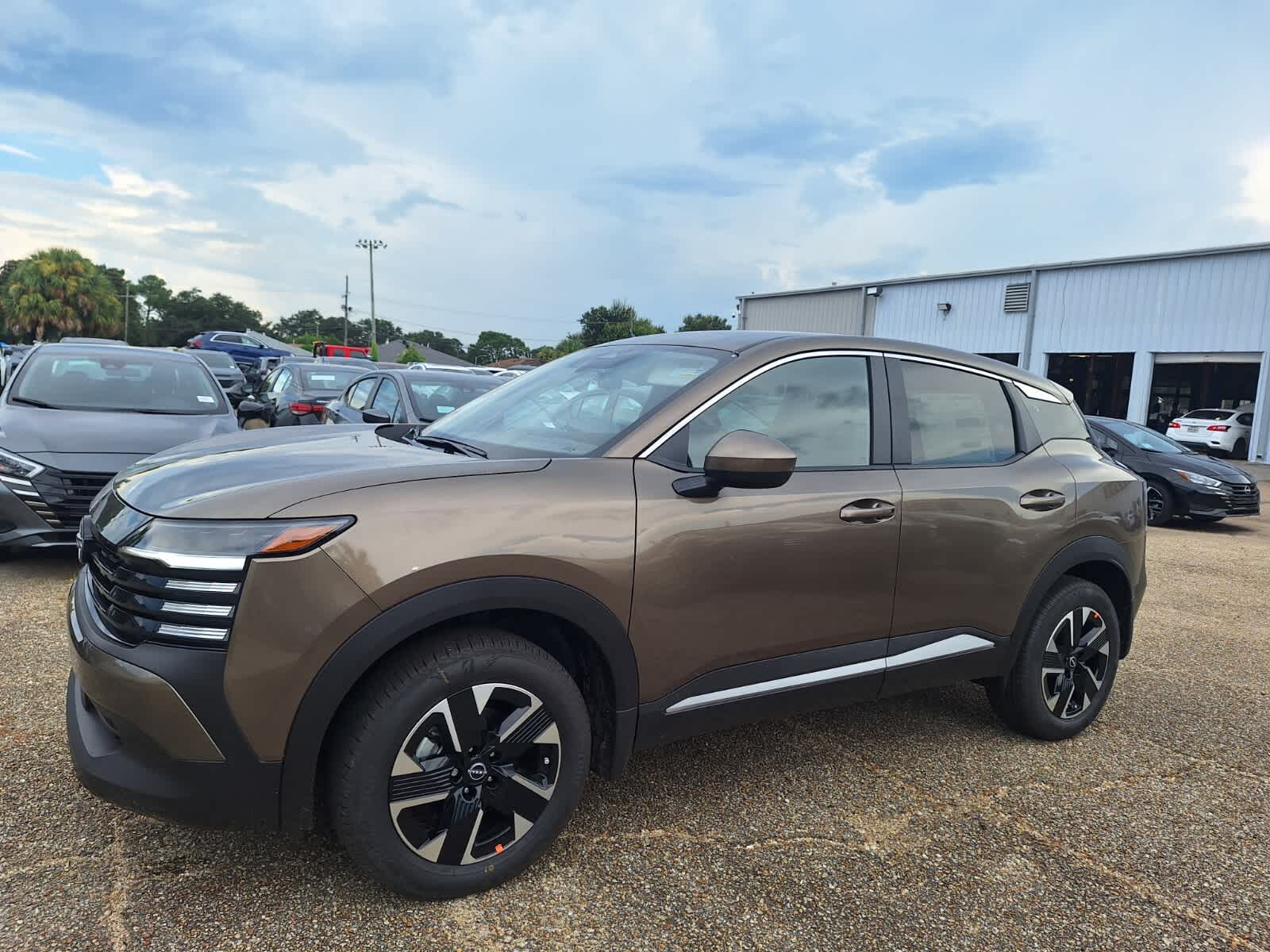 2025 Nissan Kicks SV photo 9