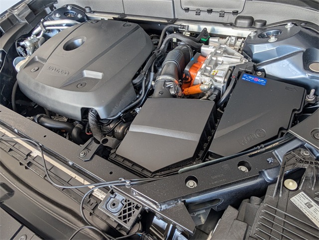 2023 Volvo XC60 Recharge Hybrid T8 Plus photo 17