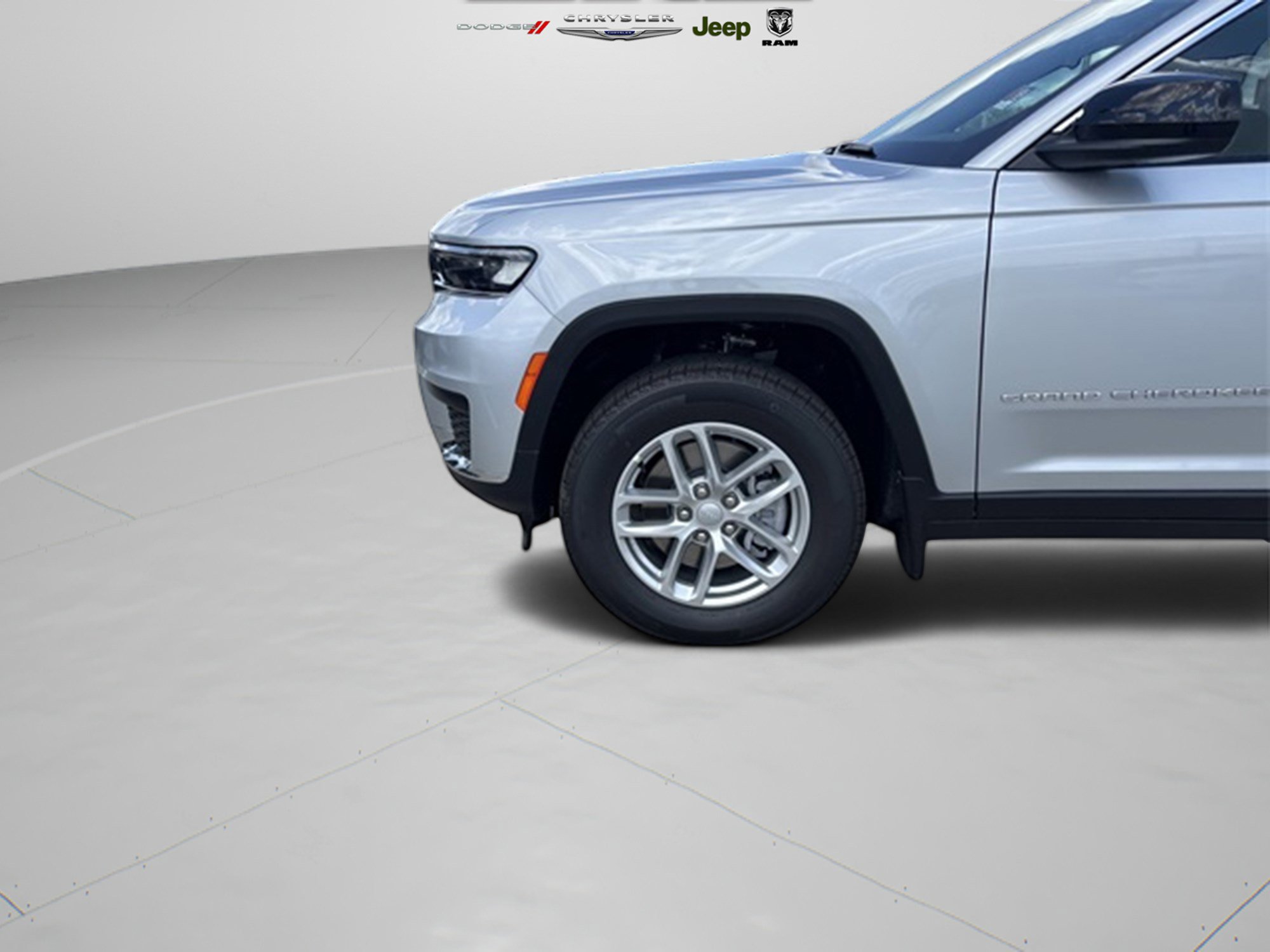 2025 Jeep Grand Cherokee Laredo X photo 6