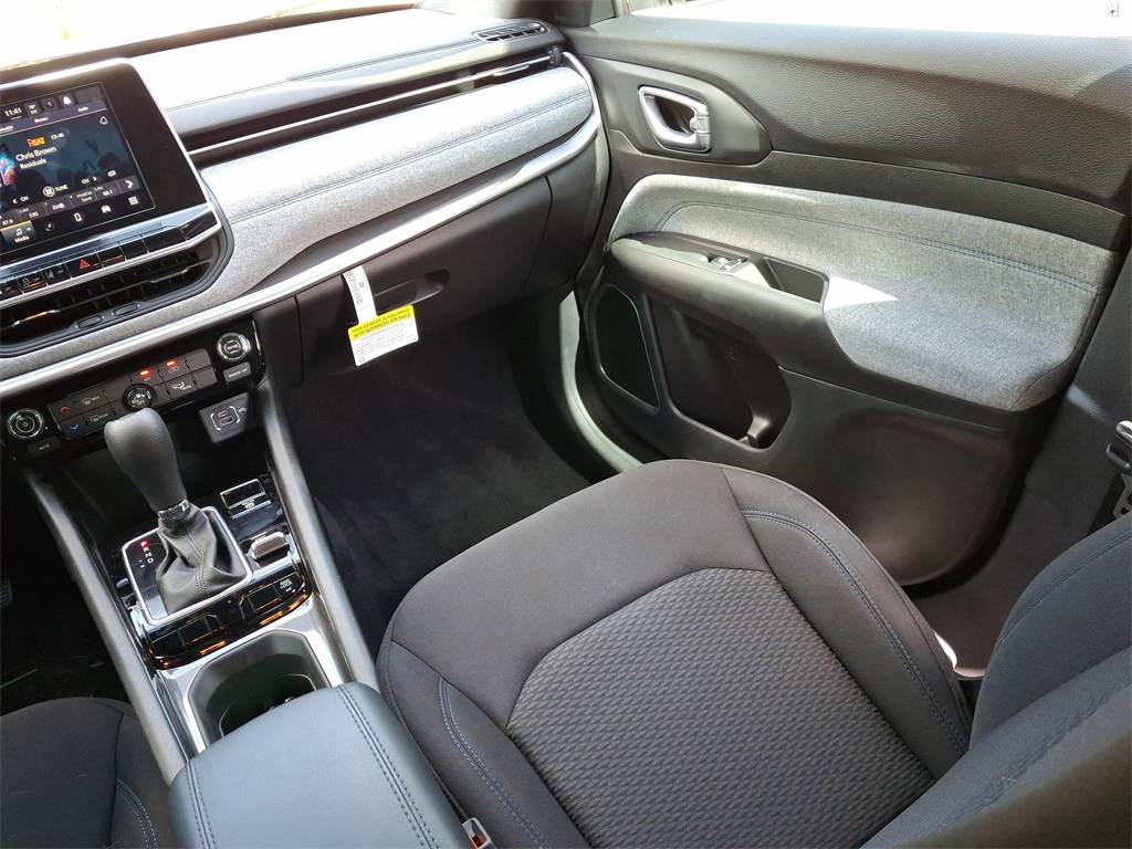 2025 Jeep Compass Sport photo 14