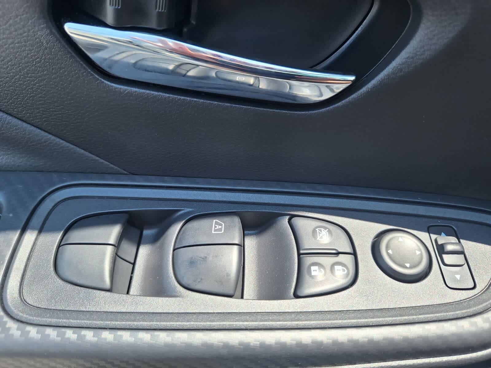 2025 Nissan Versa SV photo 18