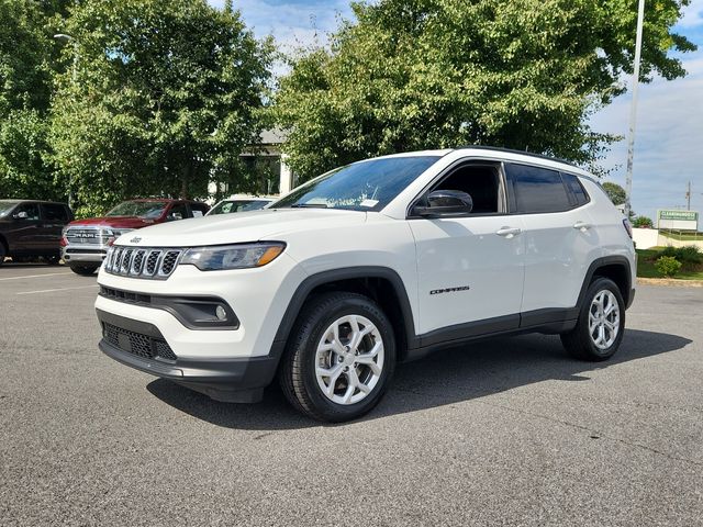 2024 Jeep Compass Latitude photo 4