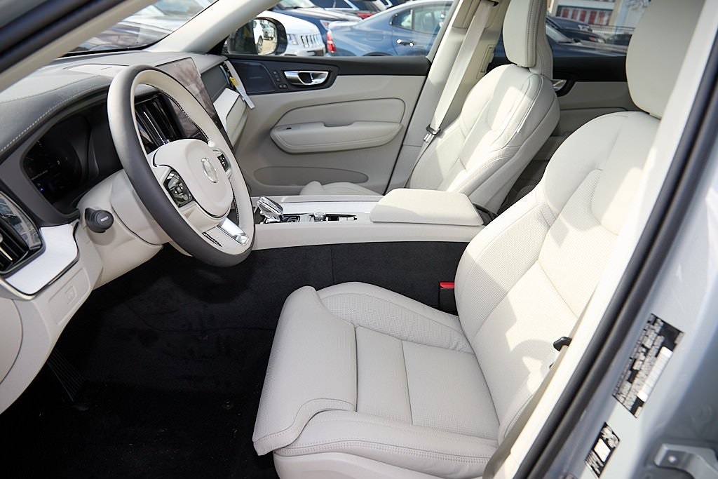 2026 VOLVO XC60 - Image 12