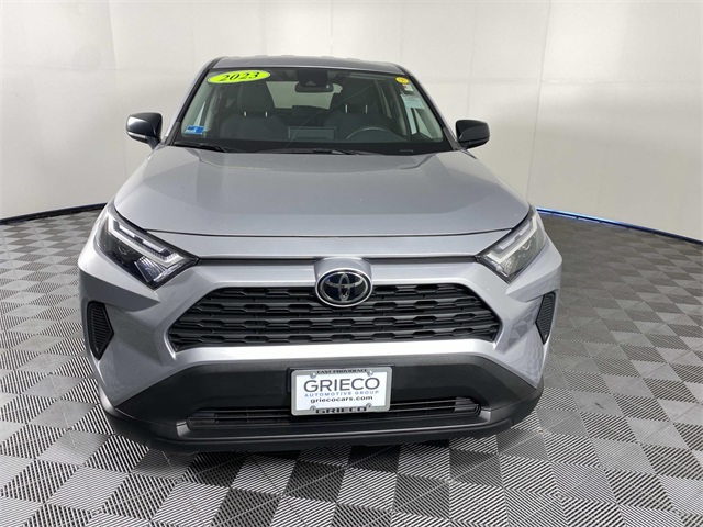 2023 Toyota RAV4 LE photo 2