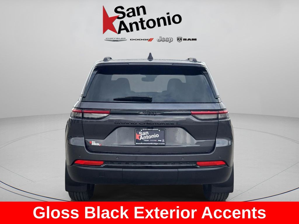2024 Jeep Grand Cherokee Altitude photo 3