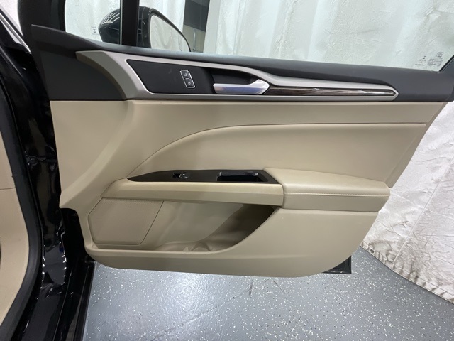 2016 Ford Fusion SE photo 21