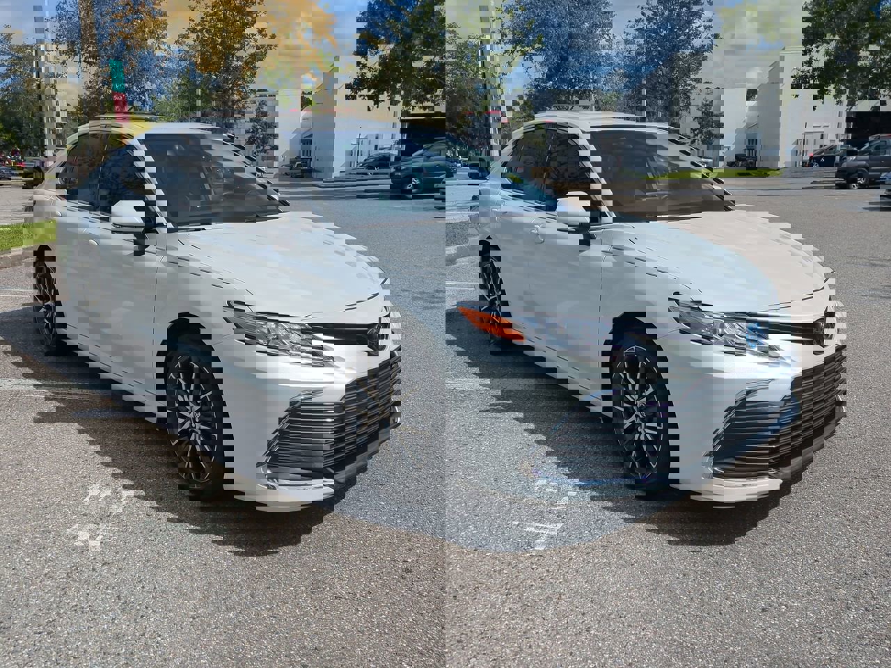 2023 Toyota Camry Hybrid XLE photo 2