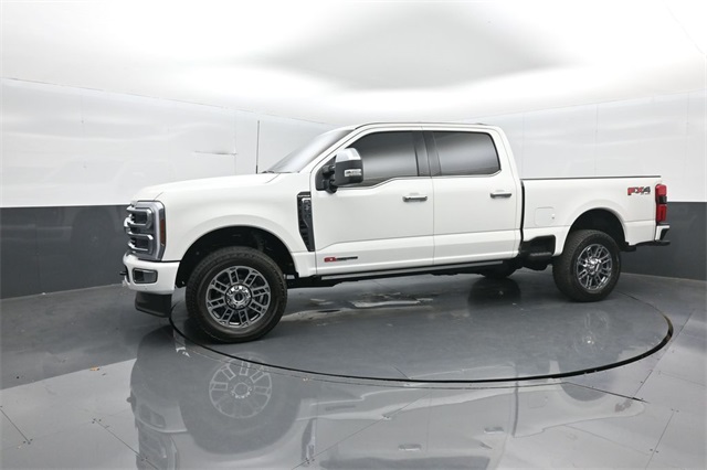 2025 Ford F-250 Platinum photo 4