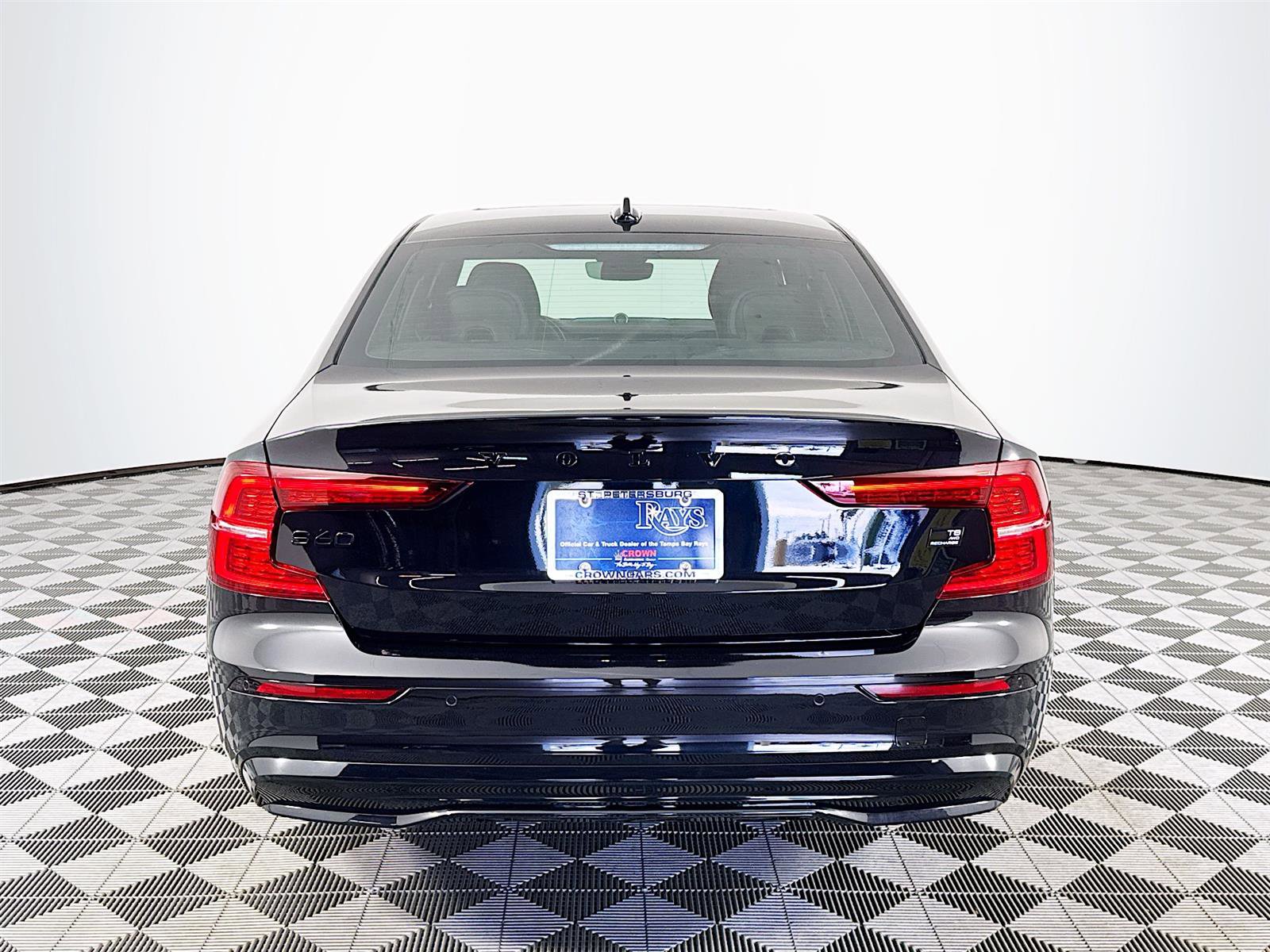 2024 Volvo S60 Recharge Ultimate Black Edition photo 6