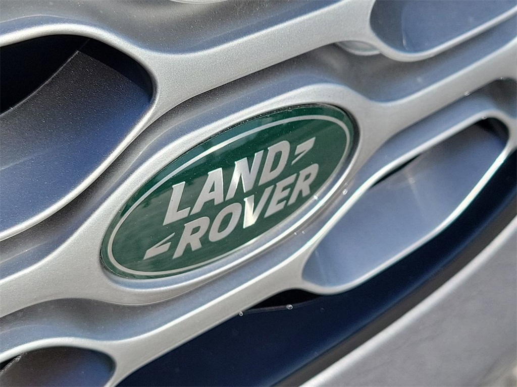 2025 Land Rover Discovery S photo 9