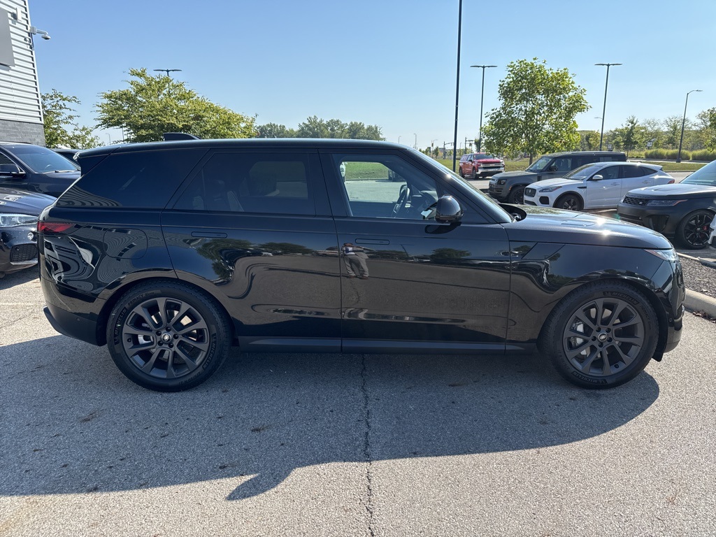 2023 Land Rover Range Rover Sport SE photo 3