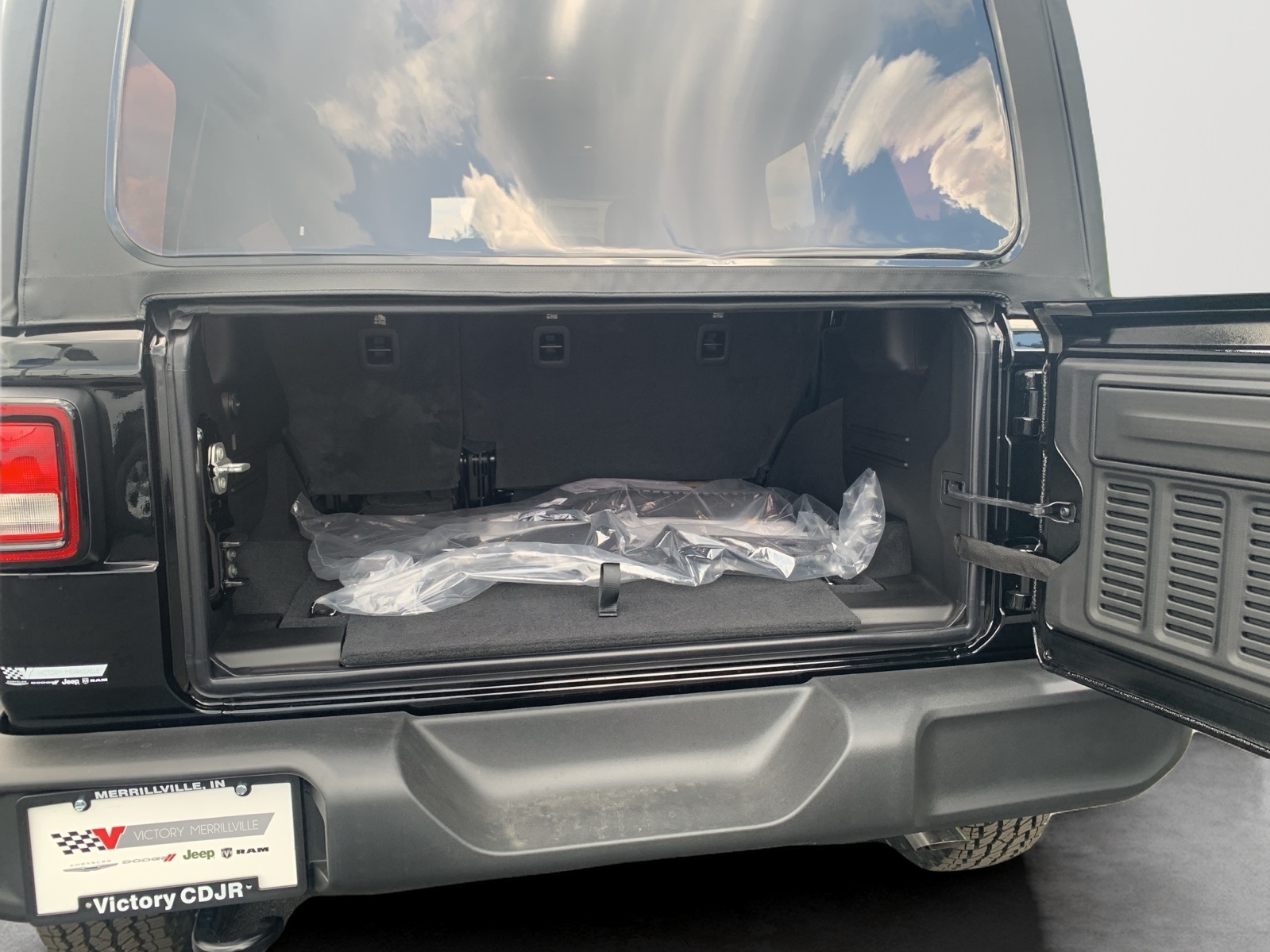 2025 Jeep Wrangler Sport S photo 30
