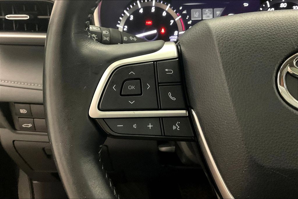 2022 Toyota Highlander XLE photo 16