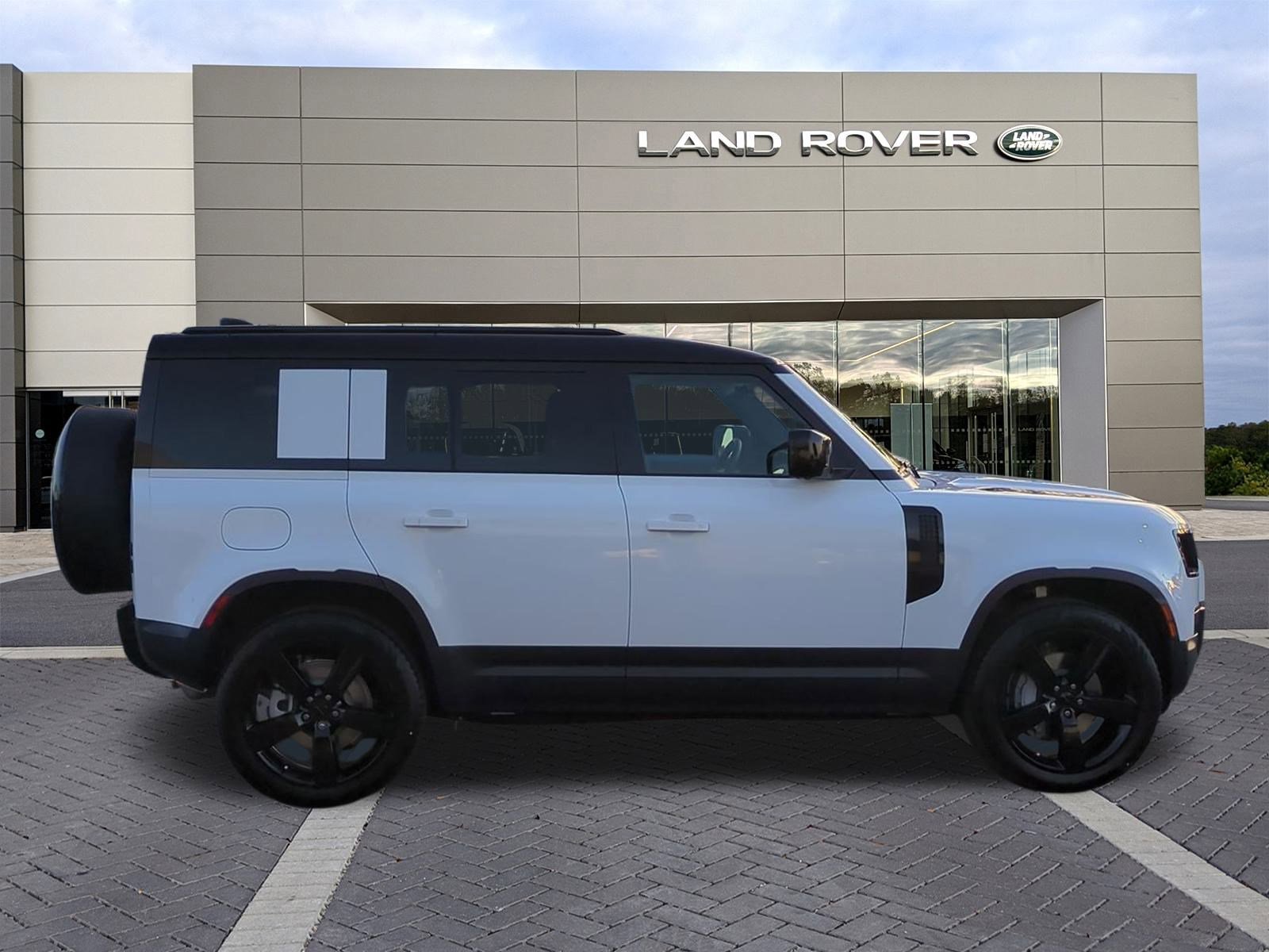 2026 Land Rover Defender S photo 3