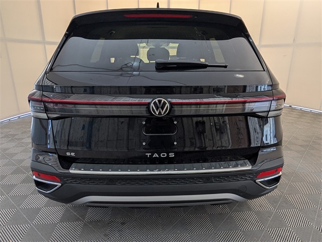 2025 Volkswagen Taos SE photo 5