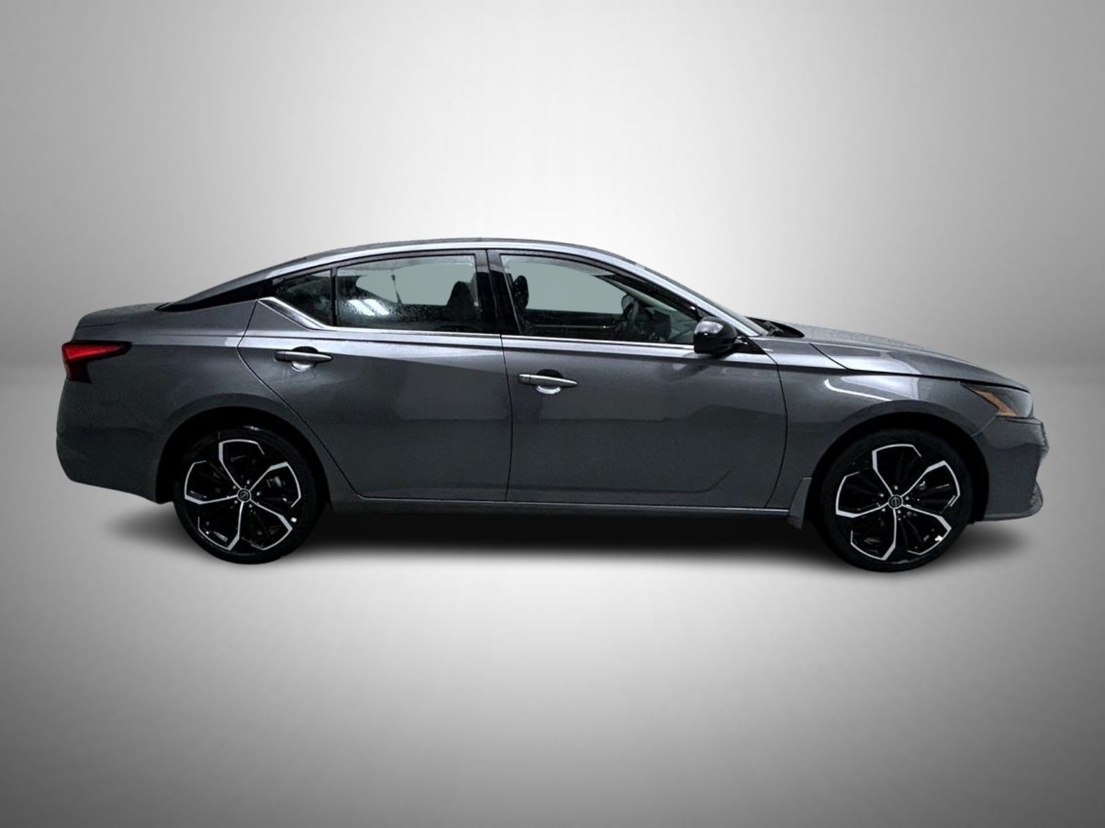 2025 Nissan Altima 2.5 SR photo 4