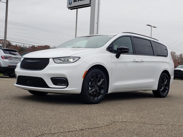 2026 Chrysler Pacifica Limited photo 3