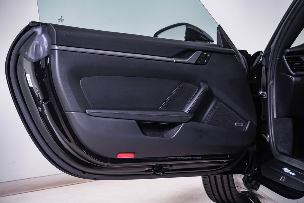 2025 Porsche 911 photo 31