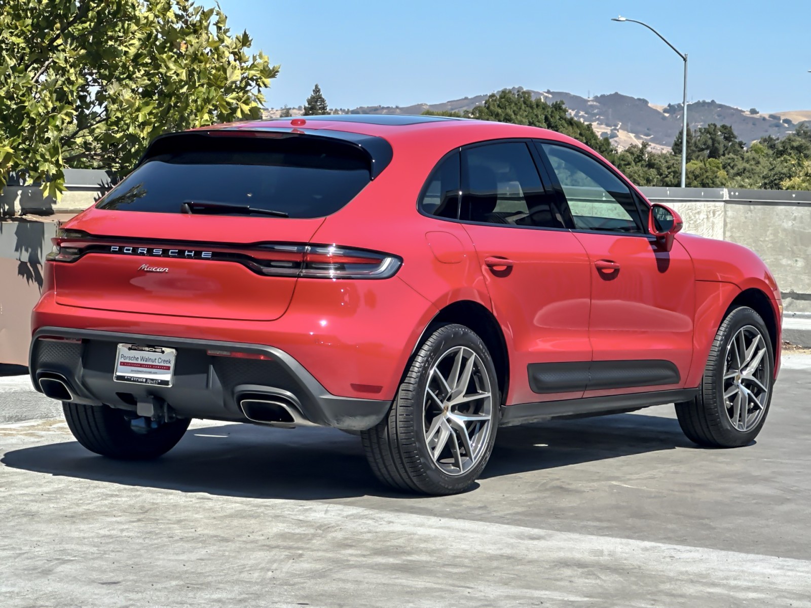 2025 Porsche Macan T photo 9