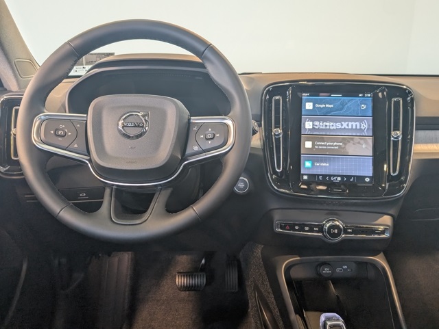 2025 Volvo XC40 photo 10