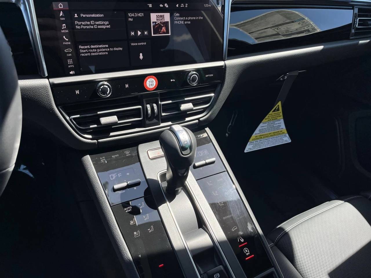 2025 Porsche Macan T photo 10