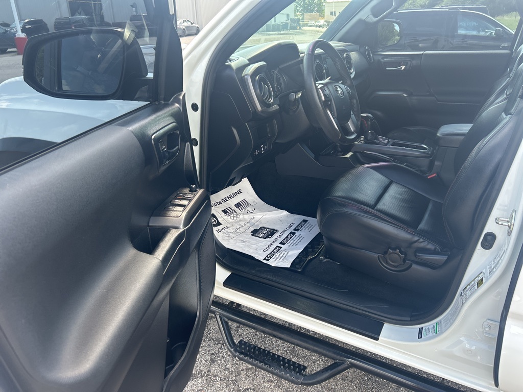 2019 Toyota Tacoma TRD Pro photo 10