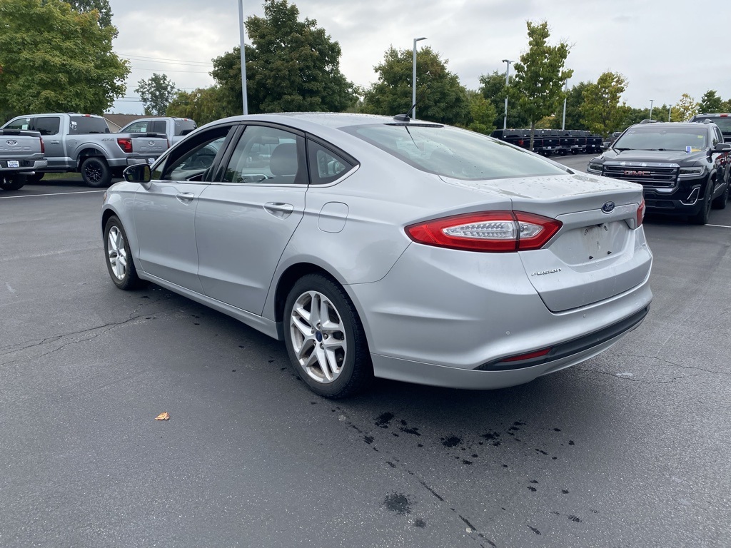 2016 Ford Fusion SE photo 3