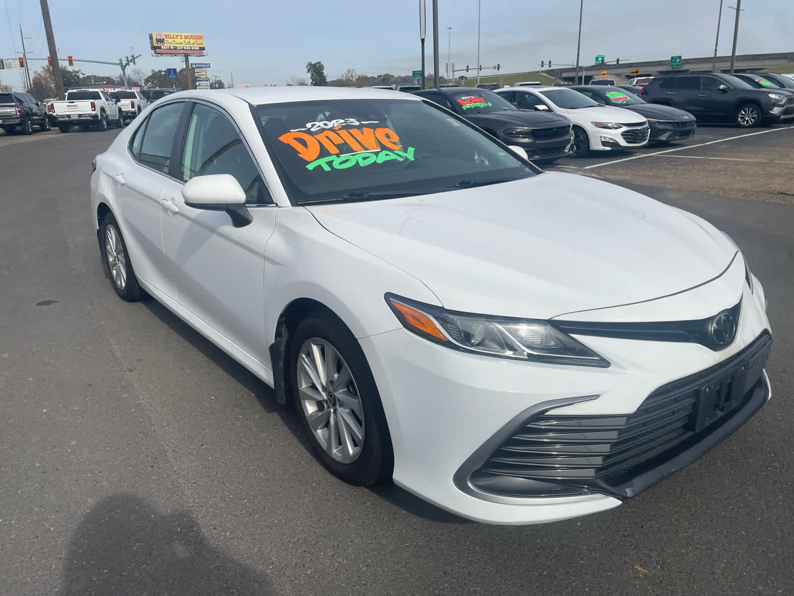 2023 Toyota Camry LE's photo