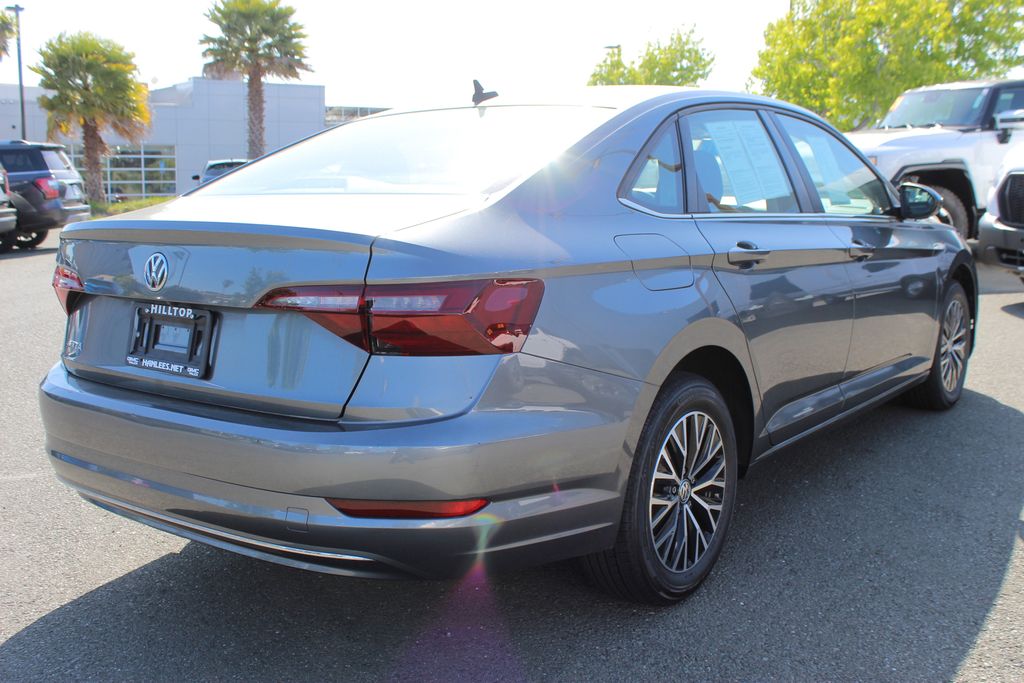 2021 Volkswagen Jetta SE R-Line photo 6