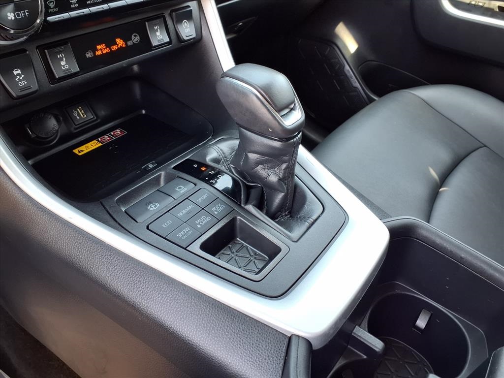 2024 Toyota RAV4 XLE Premium photo 16