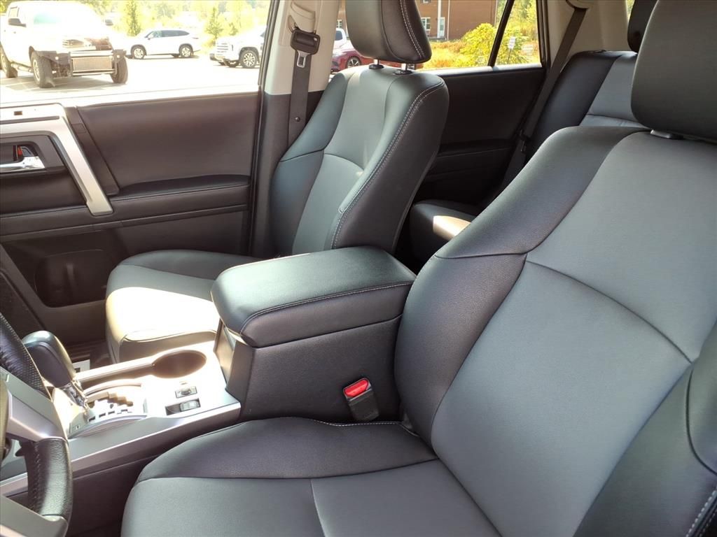2024 Toyota 4Runner SR5 Premium photo 9