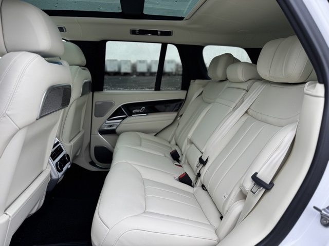 2025 Land Rover Range Rover Autobiography photo 9