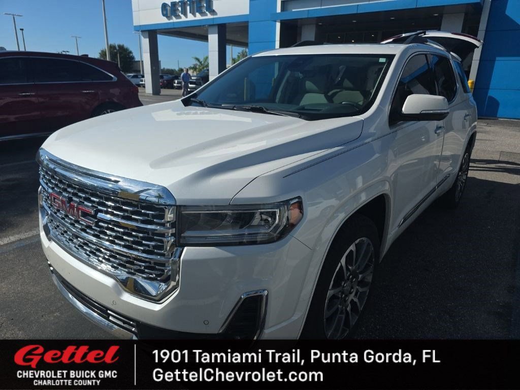 2022 GMC Acadia Denali's photo