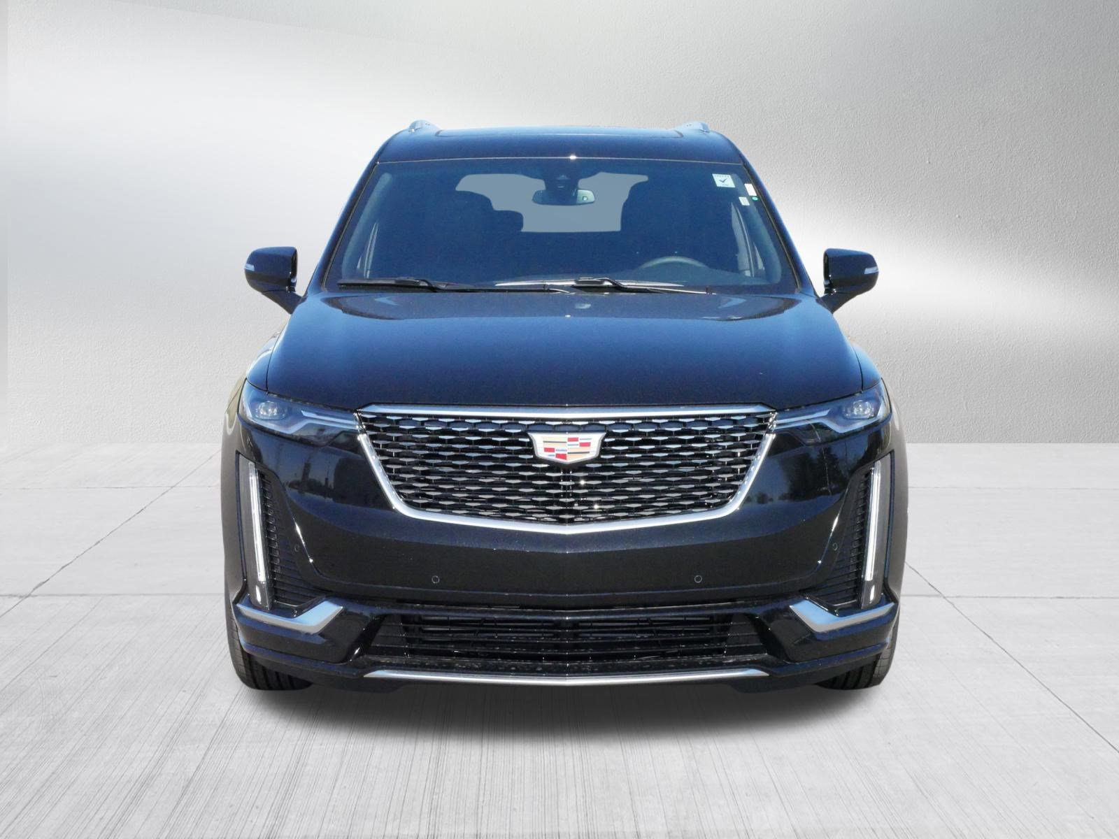2025 Cadillac XT6 Luxury photo 2