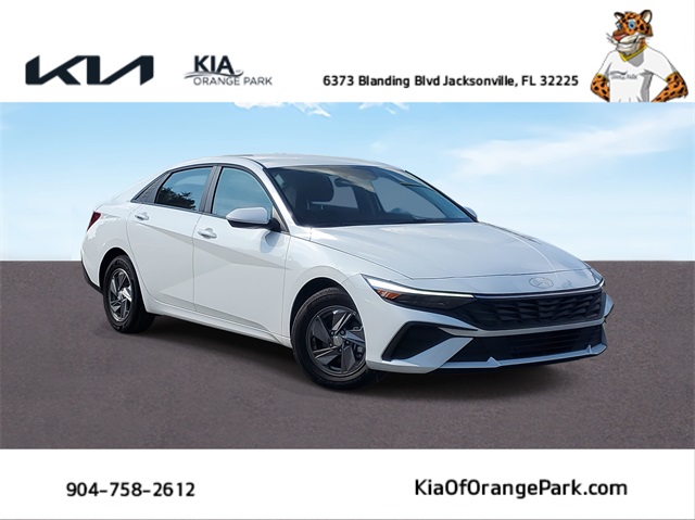 2025 Hyundai Elantra SE photo 2