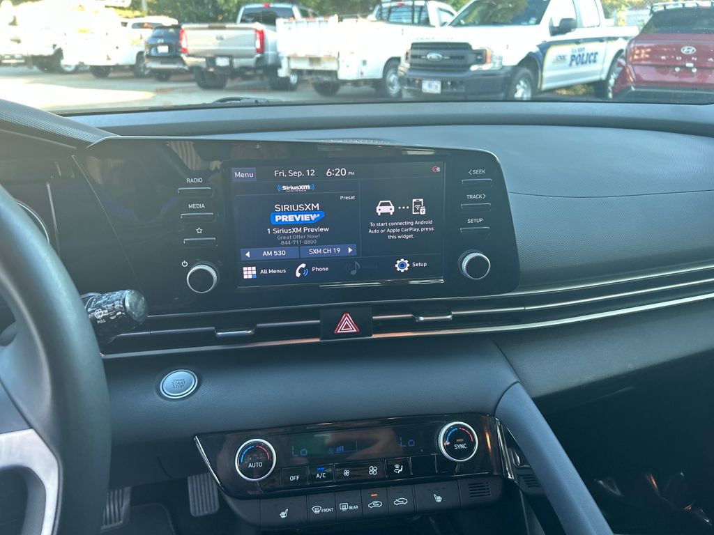 2022 Hyundai Elantra SEL Convenience photo 14
