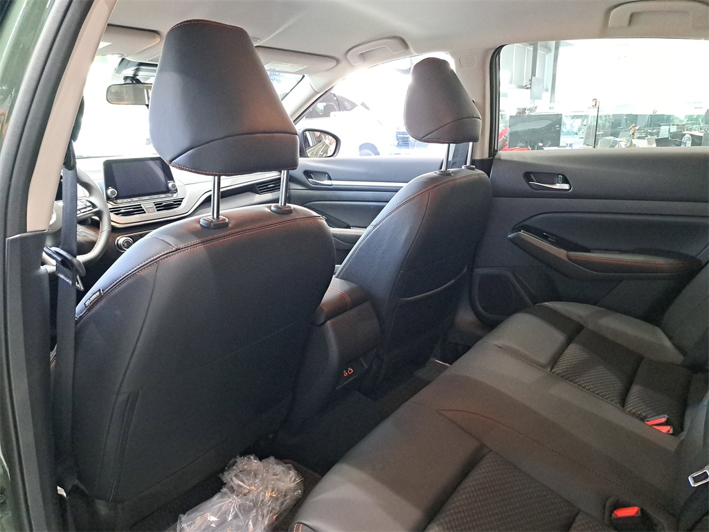2025 Nissan Altima 2.5 SR photo 11