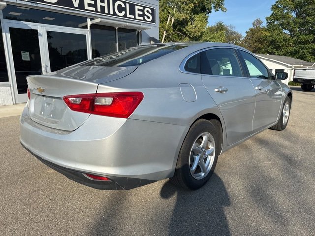2017 Chevrolet Malibu LS photo 3
